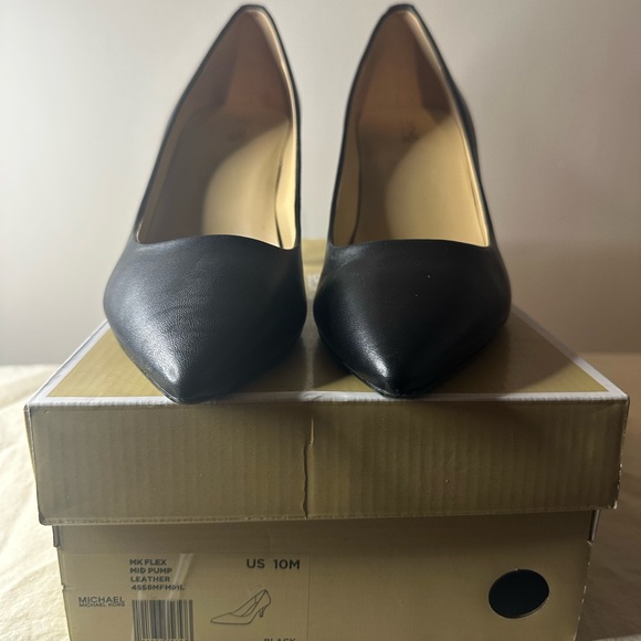 Michael Kors Black Heels Classic Pumps - Picture 2 of 7